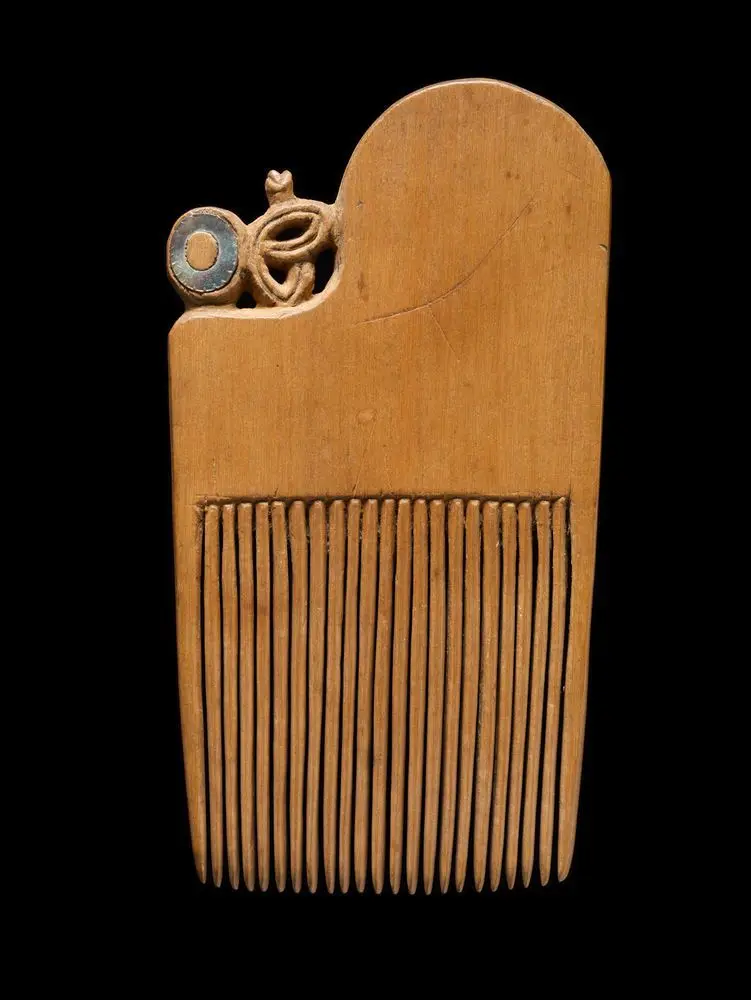 Heru (ornamental comb) by Unknown