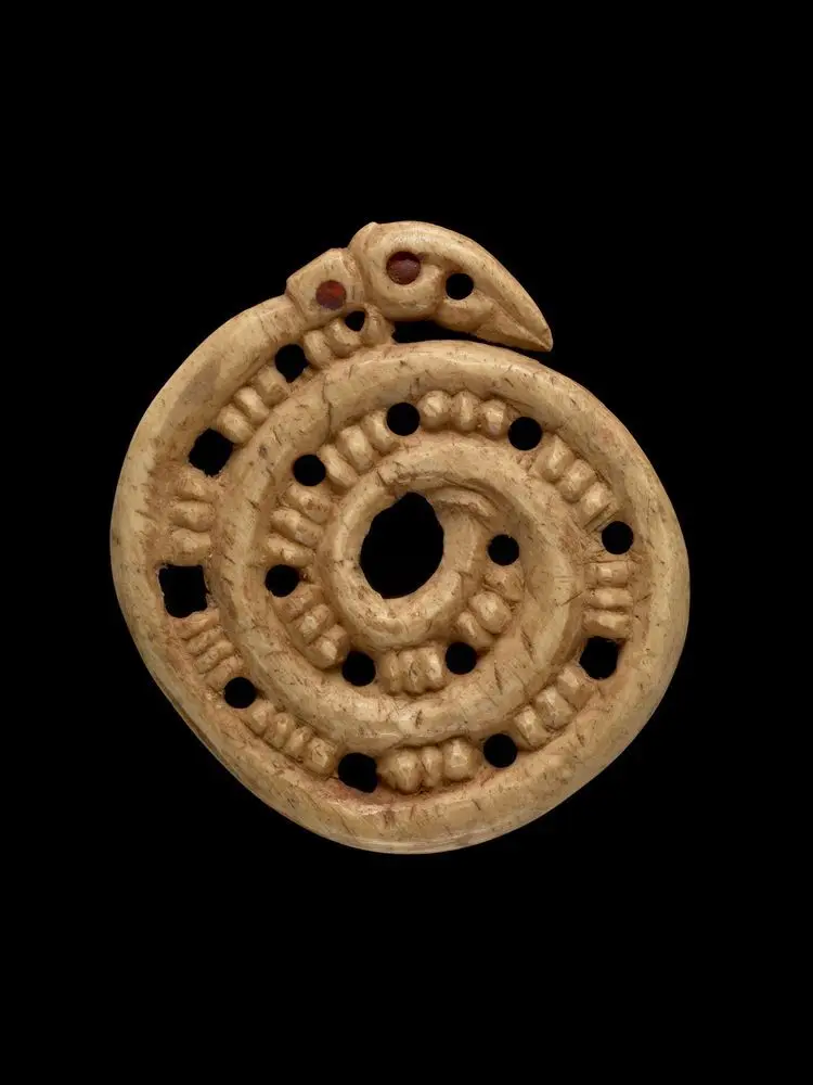 Koropepe (pendant) by Unknown