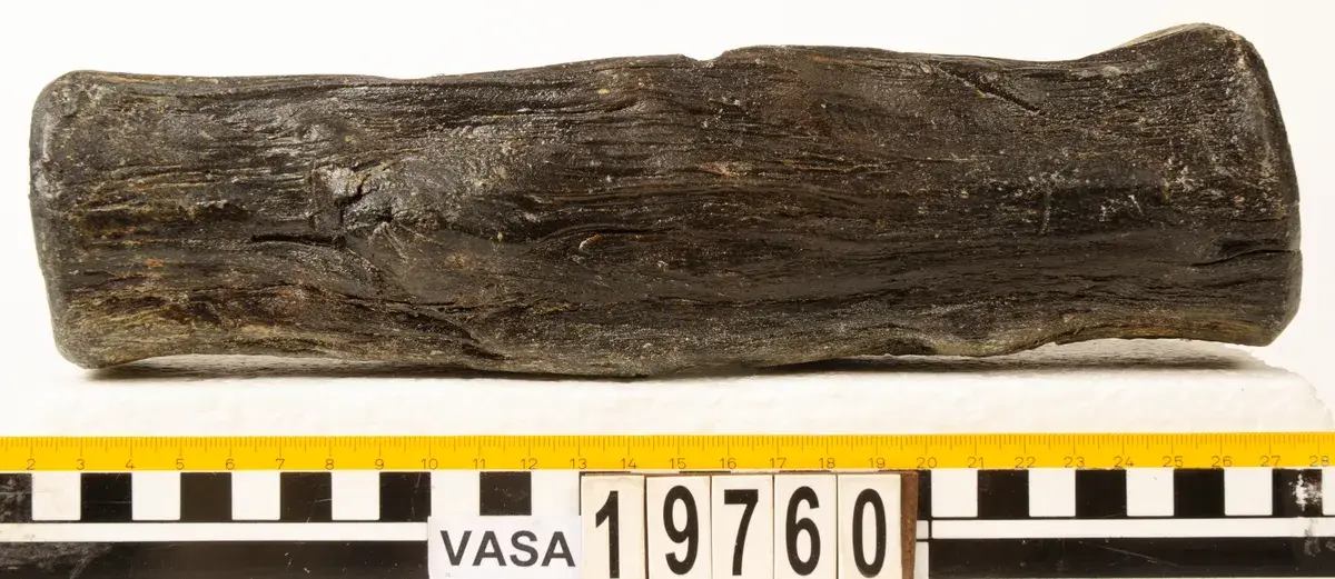 Klubbhuvud med sexkantigt tvärsnitt by Unknown artist