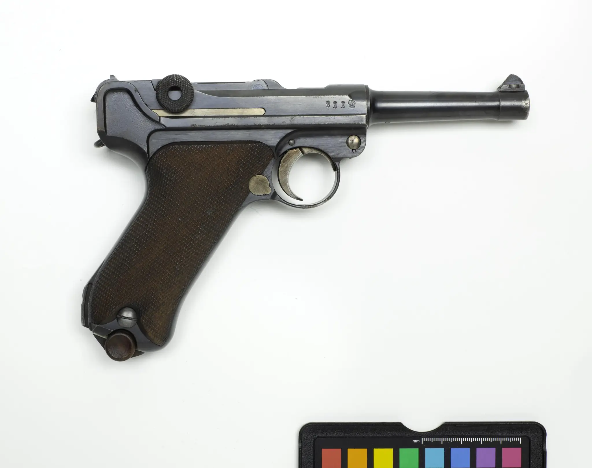 automatic centre-fire pistol by Deutsche Waffen und Munitions Fabriken